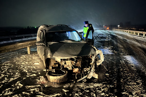 На трассе «Тюмень-Екатеринбург» в ДТП пострадали 6 человек, четверо из которых дети