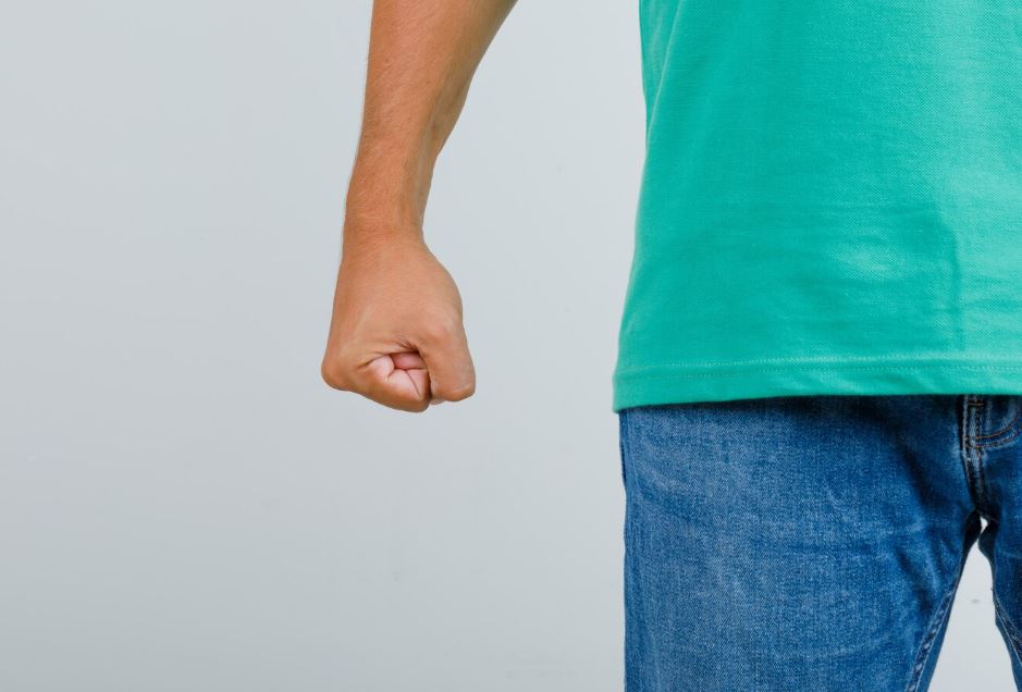 В Тюмени месяц ищут хулиганов, избивших посетителей кафе 