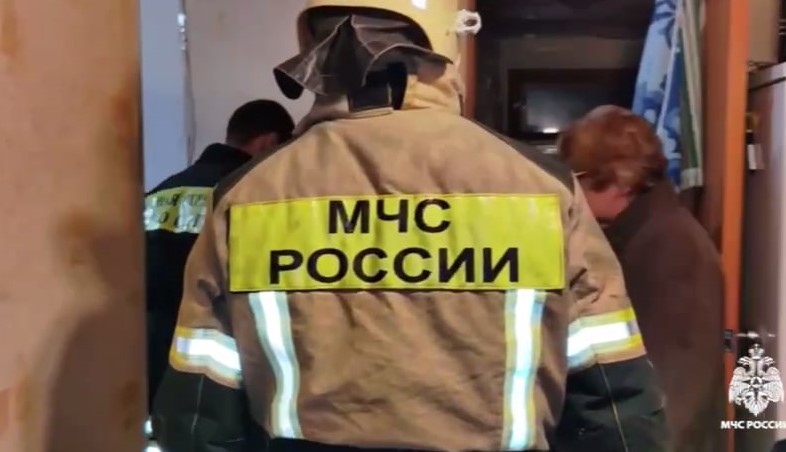 МЧС России усилило группировку спасателей на месте прорыва дамбы в Орске  | В Орске усилили группировку МЧС для борьбы с прорывом дамбы 