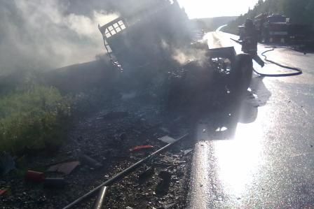 Под Пермью столкнулись и загорелись грузовые автомобили