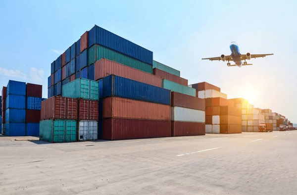 Аэропорты Челябинска, Перми, Тюмени и Салехарда попали под санкции ЕС | Уральские аэропорты оказались под санкциями Евросоюза 