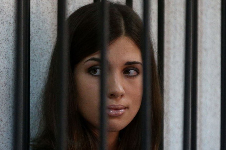 Защитники Толоконниковой отправились в Европу