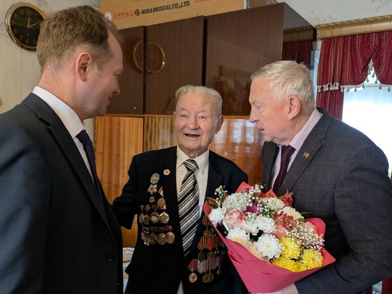 Почетный гражданин Каменска-Уральского Владимир Лямин празднует 98 лет | Каменск-Уральский поздравляет ветерана Владимира Лямина с 98-летием