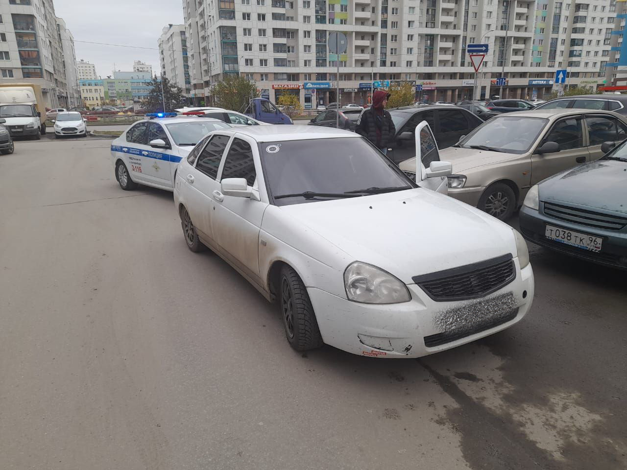 В Екатеринбурге на 5 суток арестовали водителя, который не выполнил законное требование сотрудников Госавтоинспекции о снятии тонировки В Екатеринбурге на 5 суток арестовали водителя, который не выполнил законное требование сотрудников Госавтоинспекции о снятии тонировки