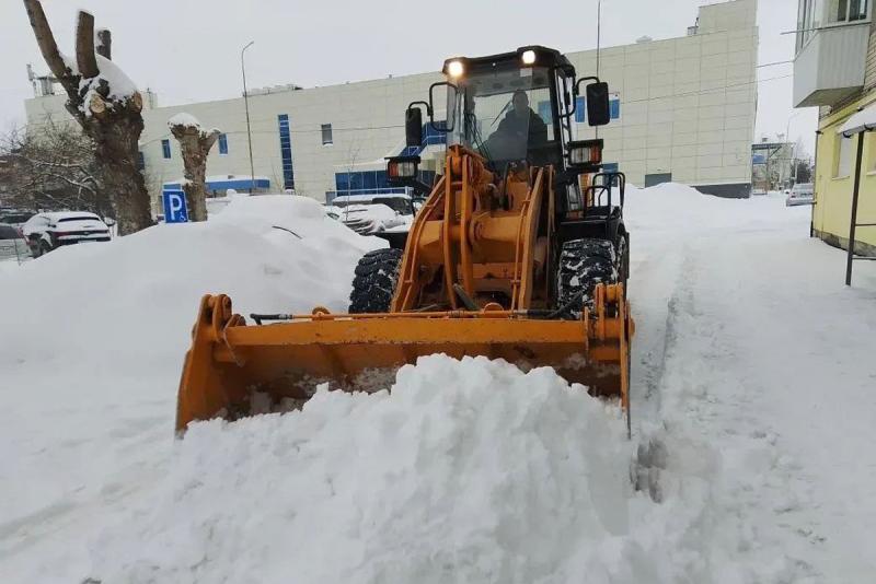 Свердловчанам рассказали о наказании УК за снег во дворах | Жители Свердловской области могут пожаловаться на снег через «Госуслуги Дом» Свердловчанам рассказали о наказании УК за снег во дворах | Жители Свердловской области могут пожаловаться на снег через «Госуслуги Дом»