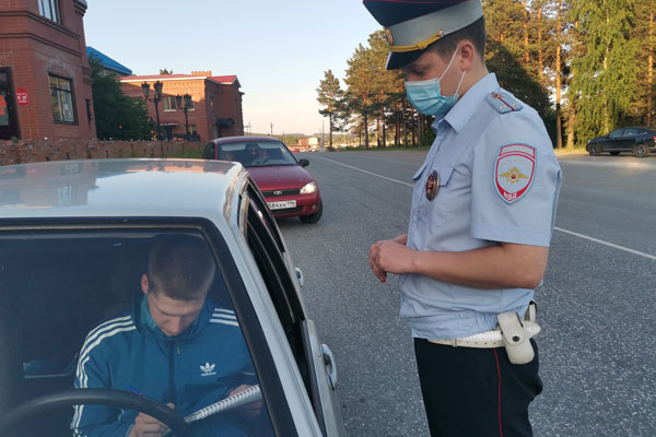 За 6 дней сотрудниками ГИБДД Свердловской области пресечено 800 грубых нарушений ПДД За 6 дней сотрудниками ГИБДД Свердловской области пресечено 800 грубых нарушений ПДД