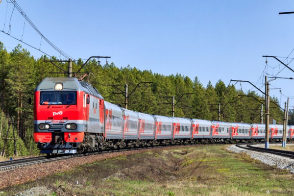 Дополнительные поезда из Екатеринбурга в Москву назначены на майские праздники на СвЖД