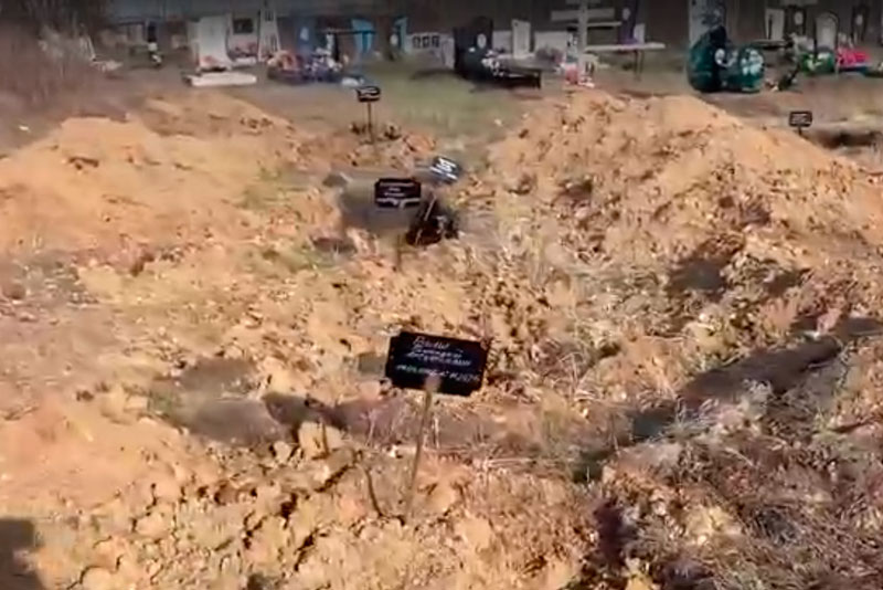 «Из могил торчат разбитые гробы». Дикая находка на кладбище в Свердловской области «Из могил торчат разбитые гробы». Дикая находка на кладбище в Свердловской области