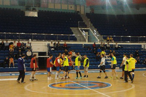 Сотрудники свердловского следственного комитета сыграли в мини-футбол