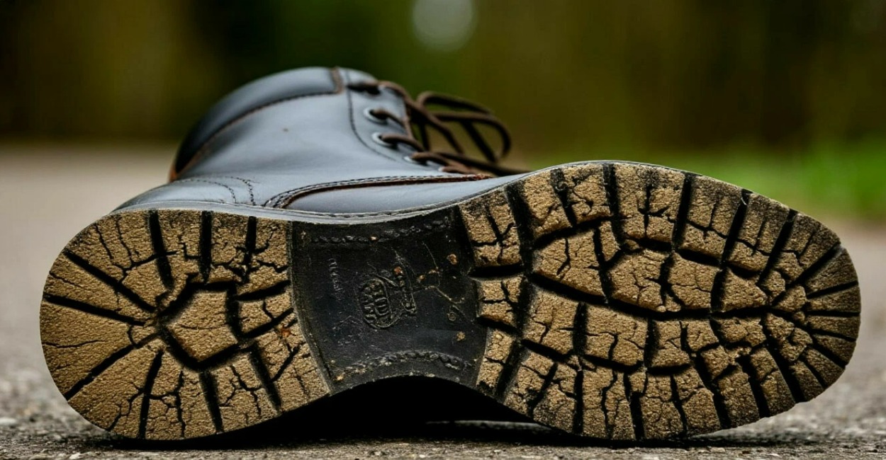 Треснутая подошва — больше не проблема: спасаюсь обычной солью и клеем, а обувь — как новая