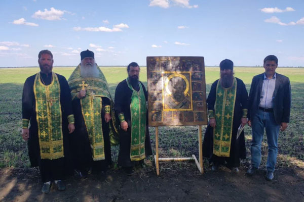 Курганские священники помолились о дожде