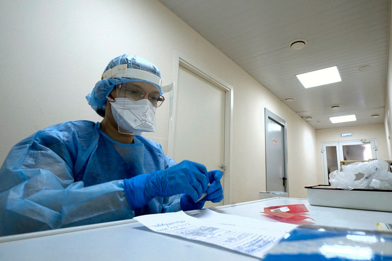 Лаборатория Дорожной клинической больницы «РЖД-Медицина» в Екатеринбурге начала делать тесты на коронавирус