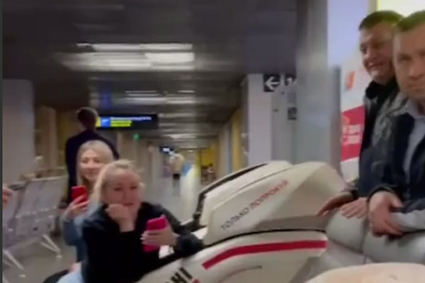 Рейс Екатеринбург − Уфа задерживают уже больше 12 часов Рейс Екатеринбург − Уфа задерживают уже больше 12 часов