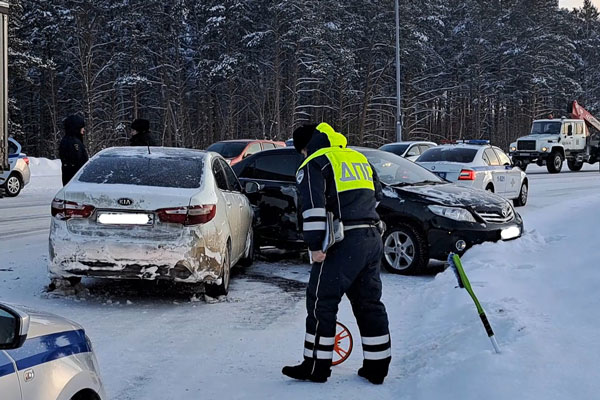В Екатеринбурге в ДТП пострадали два пассажира, в том числе 6-летний ребенок