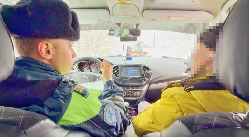 Ребенок на квадроцикле в уральском поселке — отец дал ключи и получит штраф 30 тысяч рублей | 11-летний водитель квадроцикла попался инспекторам ДПС в Свердловской области