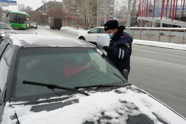 В связи с неблагоприятными погодными условиями ГИБДД обращается к водителям с просьбой быть внимательнее на дорогах В связи с неблагоприятными погодными условиями ГИБДД обращается к водителям с просьбой быть внимательнее на дорогах