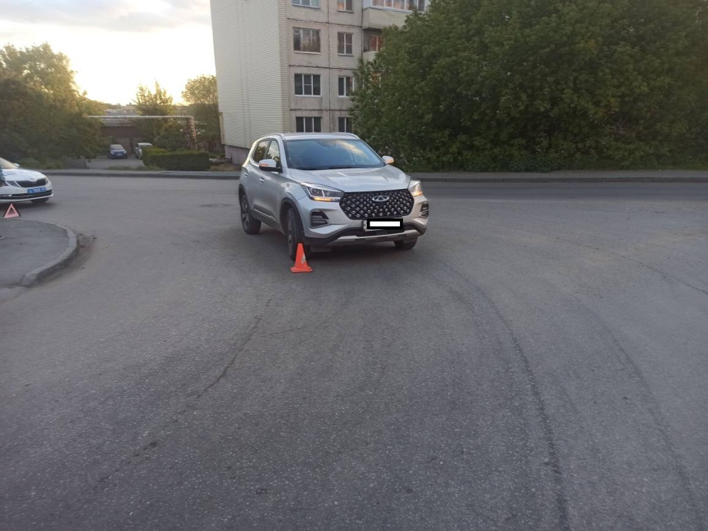 В Кургане иномарка наехала на подростков | В Кургане автомобиль сбил двоих подростков В Кургане иномарка наехала на подростков | В Кургане автомобиль сбил двоих подростков