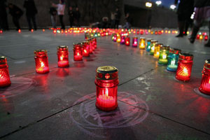 В Екатеринбурге зажгли сотни лампад в память о нерожденных детях В Екатеринбурге зажгли сотни лампад в память о нерожденных детях