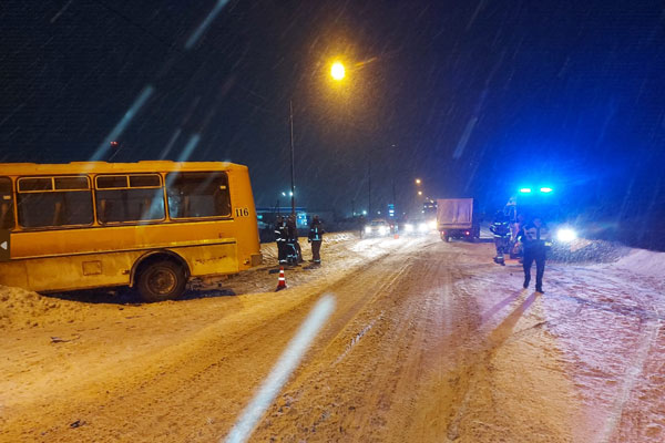 Не были пристегнуты! В Свердловской области в ДТП с автобусом пострадали 4 человека