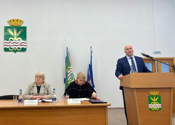 Алексей Кошкаров вступил в должность главы Каменского городского округа с обещанием благополучия для жителей