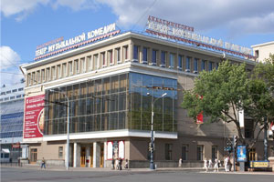 В Екатеринбурге вандалы покусились на театр музкомедии В Екатеринбурге вандалы покусились на театр музкомедии