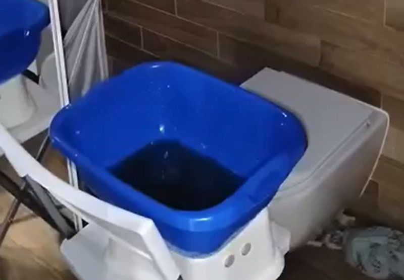 Жители Каменска-Уральского пожаловались на массовые протечки в домах после потепления | В Каменске-Уральском квартиры затапливает талой водой из-за нечищеных крыш