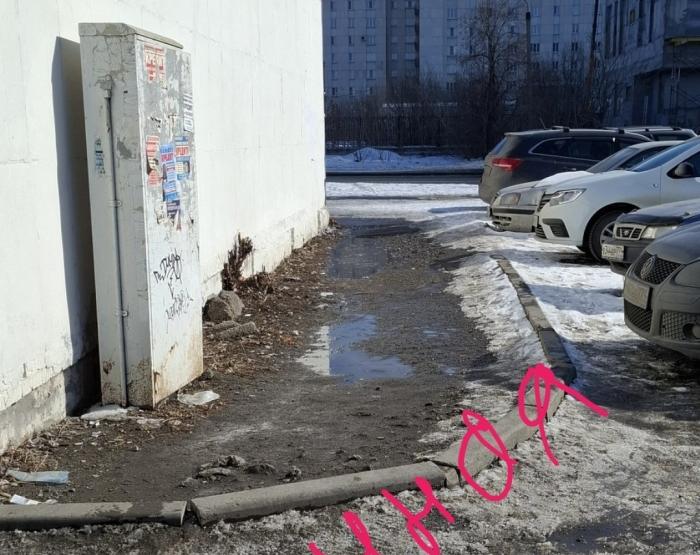 Тротуары без ремонта: жители Челябинска обратились к губернатору за помощью | Жители Челябинска обратились к губернатору из-за разрушенных тротуаров
