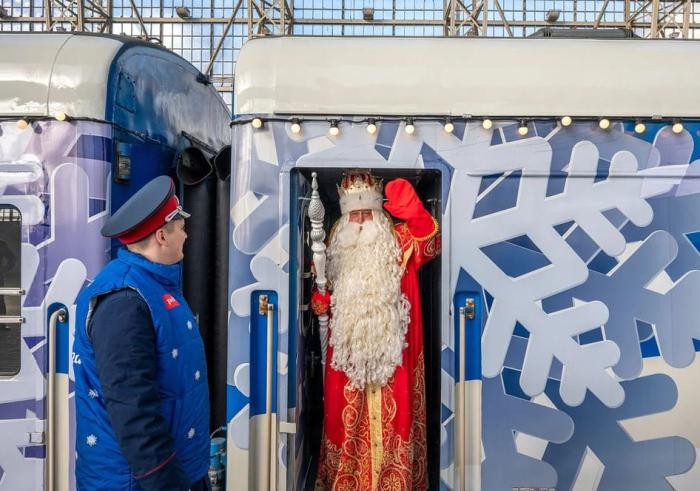 «Билеты раскупили»: не все челябинцы успели попасть на поезд Деда Мороза | В Челябинск 13 декабря прибудет поезд Деда Мороза