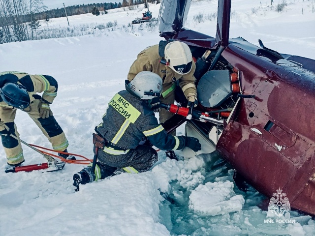 Падение частного вертолёта в Бардынском районе Пермского края: двое погибших | Вертолёт упал в Пермском крае — два человека погибли Падение частного вертолёта в Бардынском районе Пермского края: двое погибших | Вертолёт упал в Пермском крае — два человека погибли