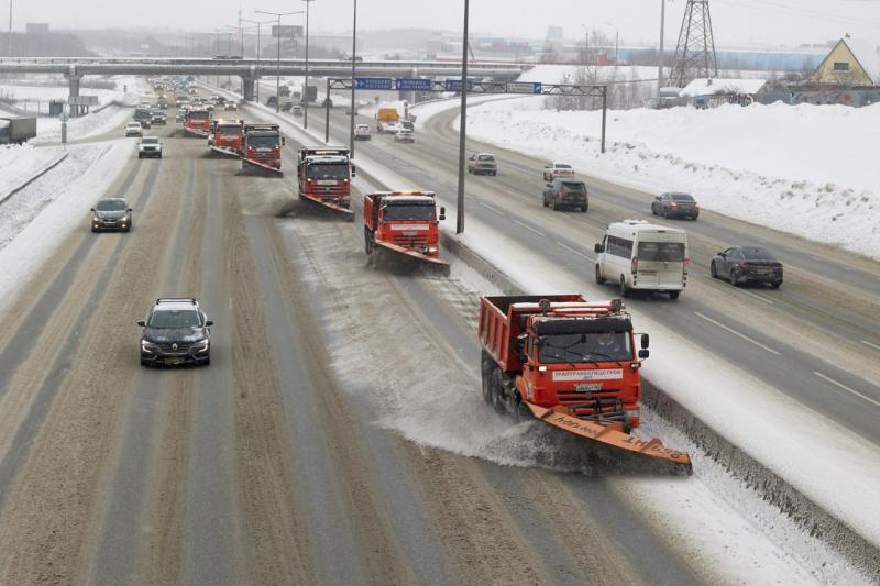 Уборка снега в Свердловской области: сколько техники работает | Свердловские дороги от снега очищает 251 единица техники Уборка снега в Свердловской области: сколько техники работает | Свердловские дороги от снега очищает 251 единица техники