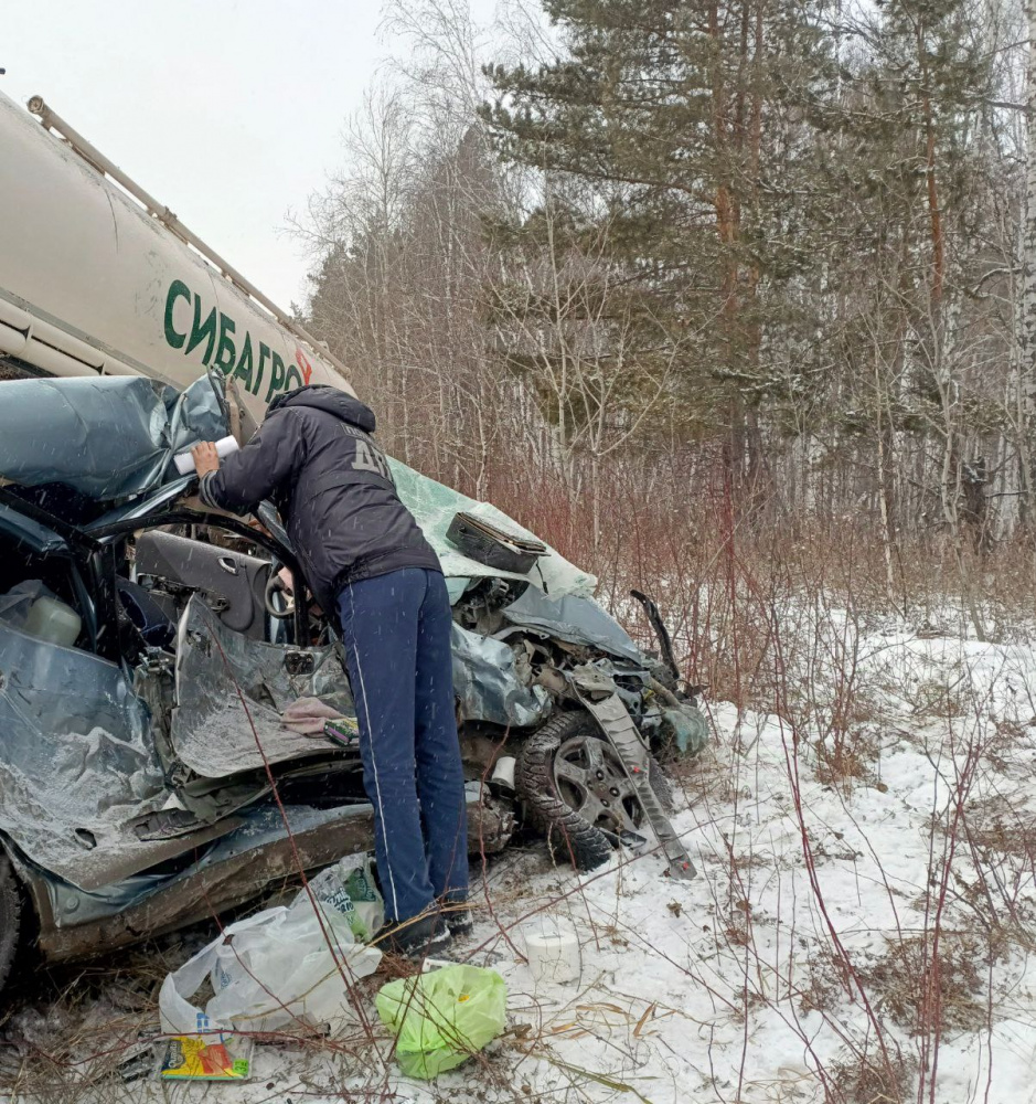 На трассе Екатеринбург — Тюмень разбилась женщина-водитель  | Женщина-водитель погибла в ДТП на Урале 