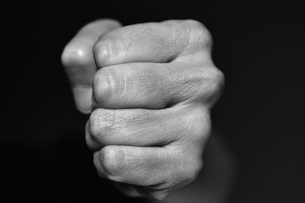 Жители Североуральска испугались хулиганов и бросили девушку-фельдшера в беде  | Стали известны подробности нападения на скорую помощь в Североуральске 