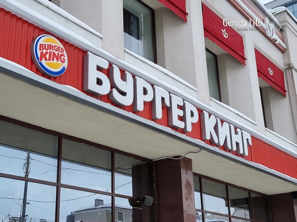 В Каменске-Уральском сотрудница фастфуда ударила подростка | В ТЦ Каменска-Уральского уборщица сломала нос подростку