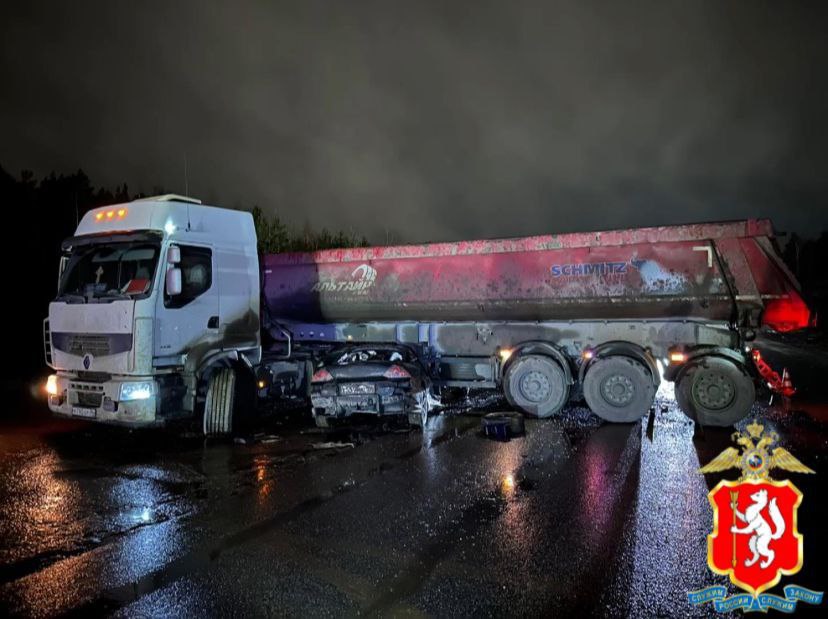 Смертельное ДТП на ЕКАД под Екатеринбургом: водитель "Mitsubishi" погиб при столкновении с грузовиком | Смертельное ДТП на 35-м километре ЕКАД: легковушка врезалась в большегруз Смертельное ДТП на ЕКАД под Екатеринбургом: водитель "Mitsubishi" погиб при столкновении с грузовиком | Смертельное ДТП на 35-м километре ЕКАД: легковушка врезалась в большегруз