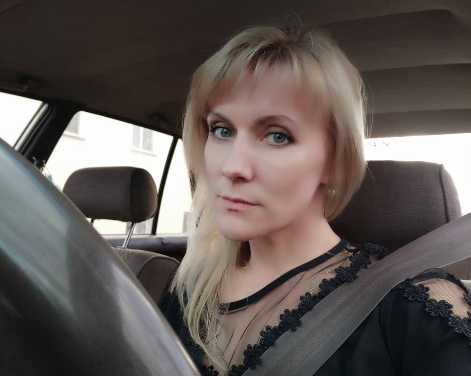 Челябинцы простились с матерью двоих детей, зарезанной цыганом  | Жители Коркина проводили в последний путь убитую таксистку 