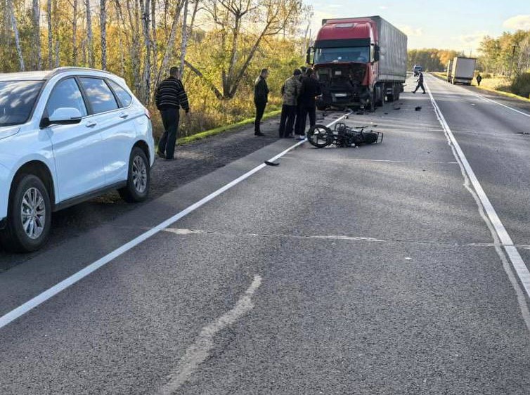 Девочка-подросток разбилась на мотоцикле на трассе Тюмень — Омск  | На трассе Тюмень — Омск разбилась 16-летняя мотоциклистка 