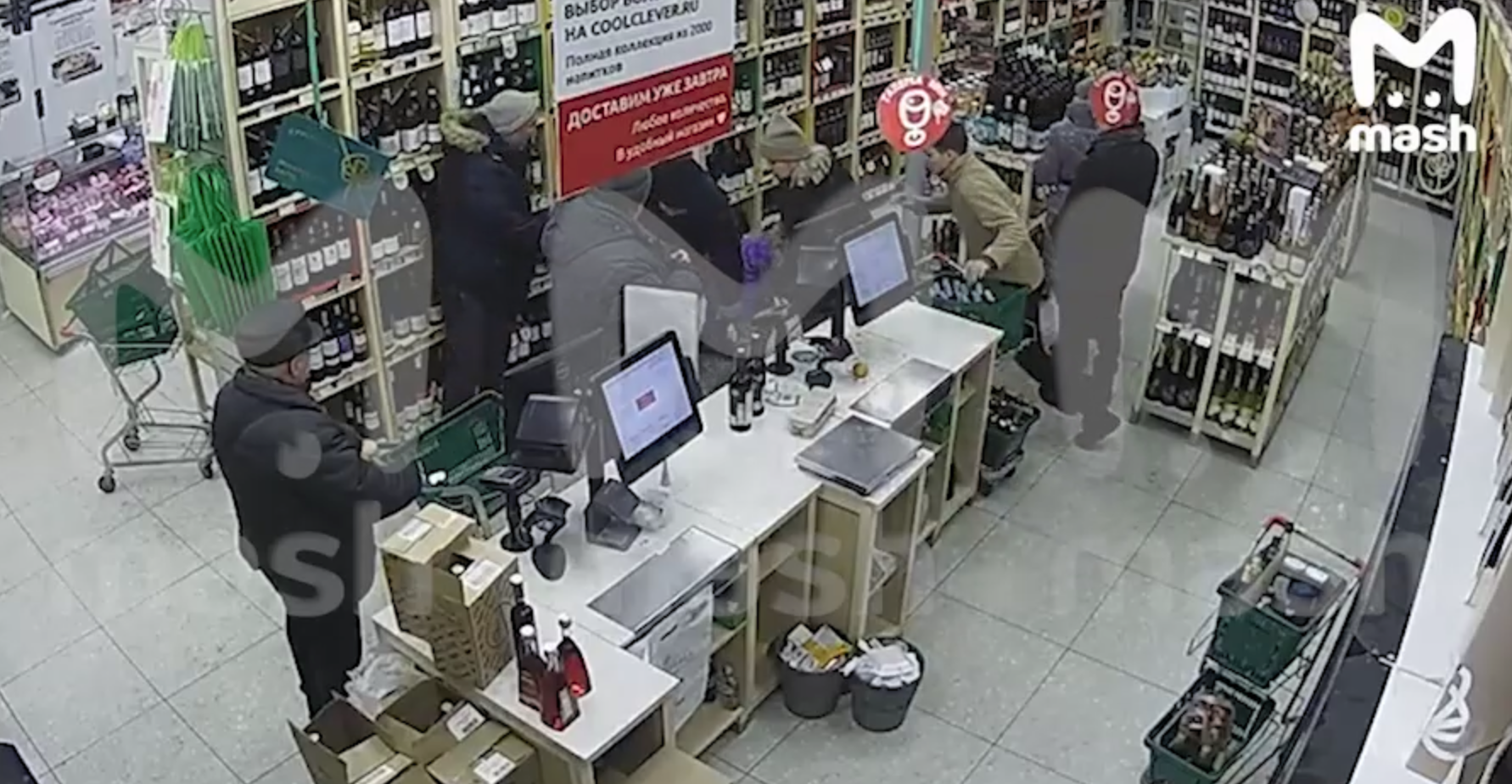 Трудовой мигрант попытался задушить шестилетнюю девочку в магазине в Москве