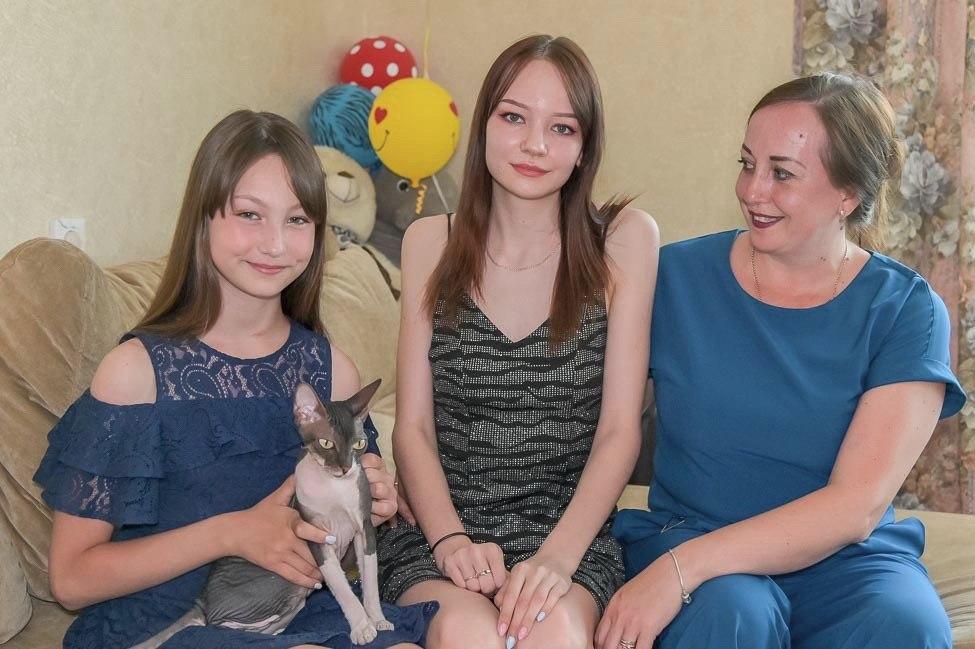 В Нижнем Тагиле глава поздравил девочку по имени Россия с 18-летием