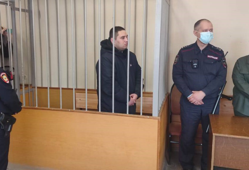 Суд арестовал главного участника издевательств над девушками на Урале  | Зачинщика пыток девушек на Урале суд отправил в СИЗО 