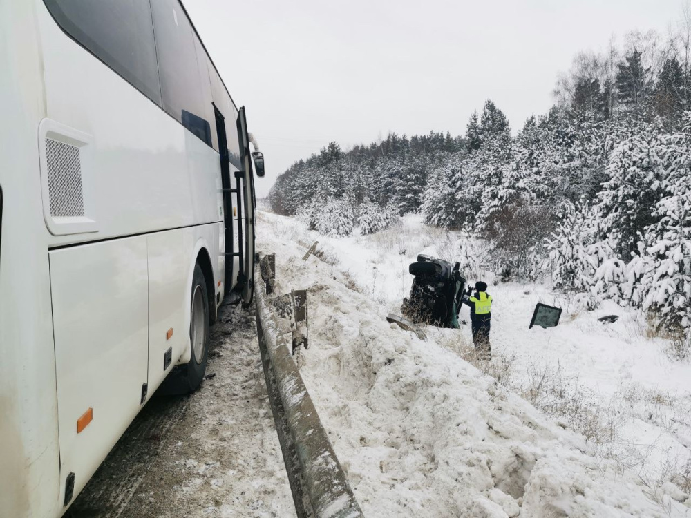 Три машины столкнулись на трассе Екатеринбург-Реж: двое погибли | В ДТП на трассе Екатеринбург–Реж погибли два человека Три машины столкнулись на трассе Екатеринбург-Реж: двое погибли | В ДТП на трассе Екатеринбург–Реж погибли два человека