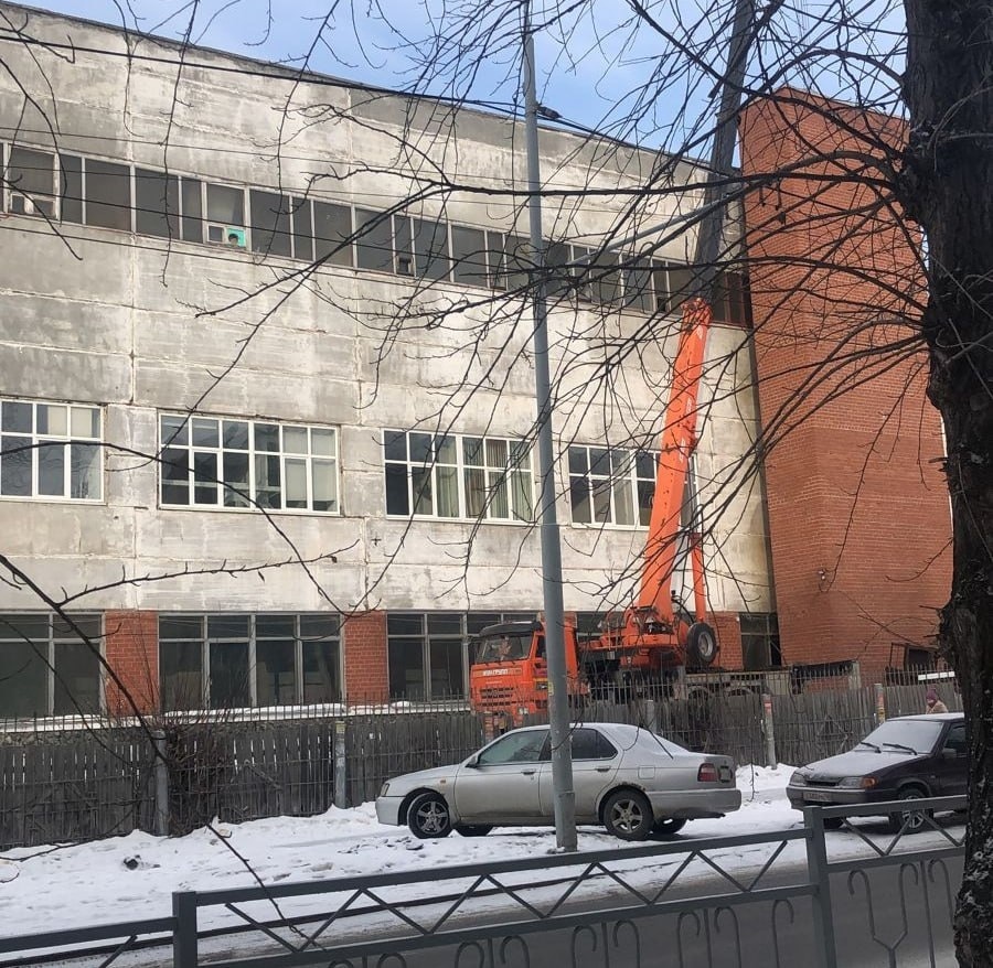 В Екатеринбурге сносят научно-исследовательский институт В Екатеринбурге сносят научно-исследовательский институт