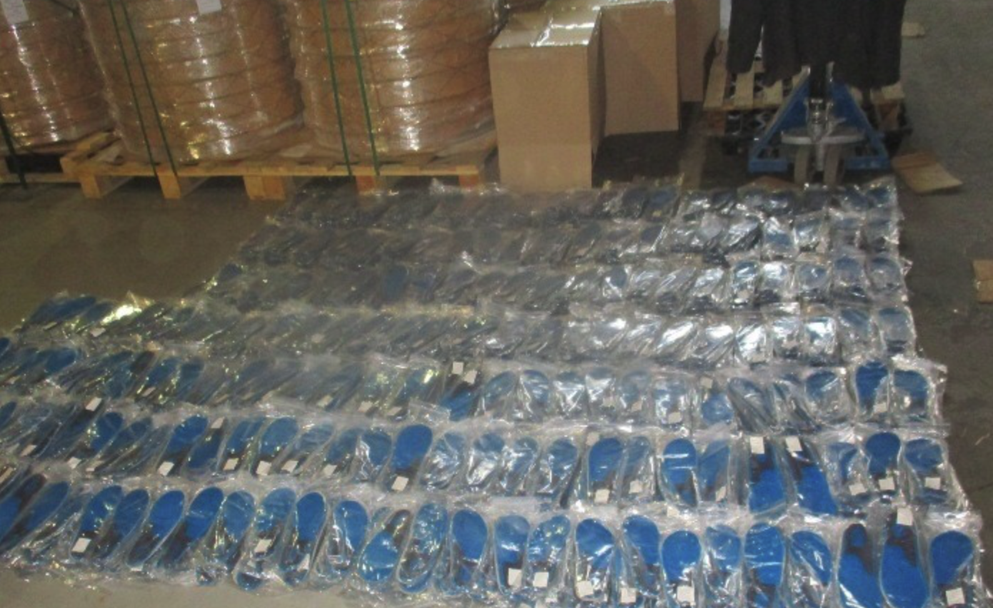 На Урале таможенники выявили более двух тысяч единиц незадекларированных товаров