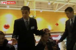 Охранники "Икеи" подрались с двумя покупателями. Видео