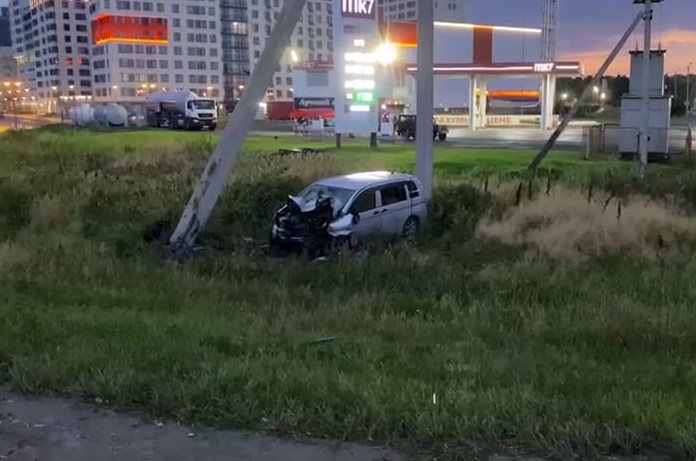 В Тюмени пьяный водитель машины «Toyota» погубил пассажирку  | Пассажирка машины «Toyota» погибла на трассе в Тюмени 