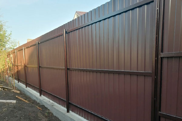 Жительница Екатеринбурга через суд вернула деньги за ворота, похищенные изготовителем