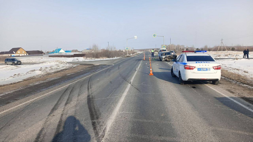 В Тюменской области шесть человек пострадали в ДТП  | Шесть человек пострадали в ДТП под Тюменью 