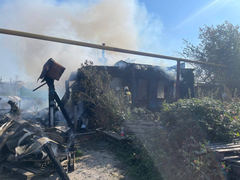 В Дегтярске пожар произошёл в жилом доме, сильно пострадала девочка | Девочка получила ожоги 87% тела при пожаре на Урале В Дегтярске пожар произошёл в жилом доме, сильно пострадала девочка | Девочка получила ожоги 87% тела при пожаре на Урале