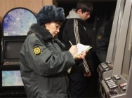 В Нижнем Тагиле ликвидировал ОМОН «суперподпольный» игровой клуб В Нижнем Тагиле ликвидировал ОМОН «суперподпольный» игровой клуб