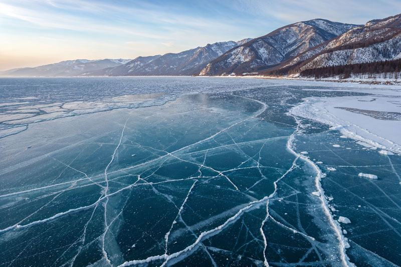 Наступает весна, а лед всё ещё опасен: спасатели призывают отказаться от подлёдной рыбалки | Директор Центра спасения Сергей Хрущёв объяснил опасность весеннего льда