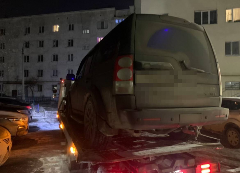 В Екатеринбурге арестовали автомобиль мужчины за долг банку | Уралец не хотел платить банку и лишился автомобиля 